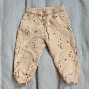 Rylee + Cru Moon and stars sweatpants 
Sz 6-12 mos
